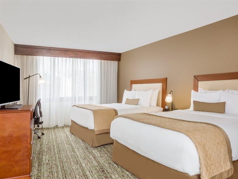 Clarion Hotel & Suites Mount Laurel Buitenkant foto