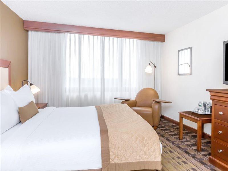 Clarion Hotel & Suites Mount Laurel Buitenkant foto