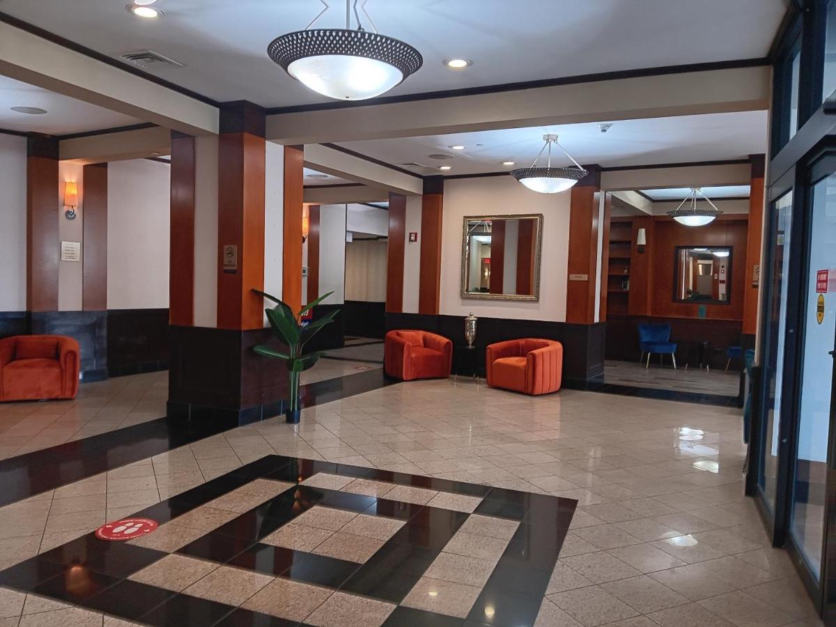 Clarion Hotel & Suites Mount Laurel Buitenkant foto