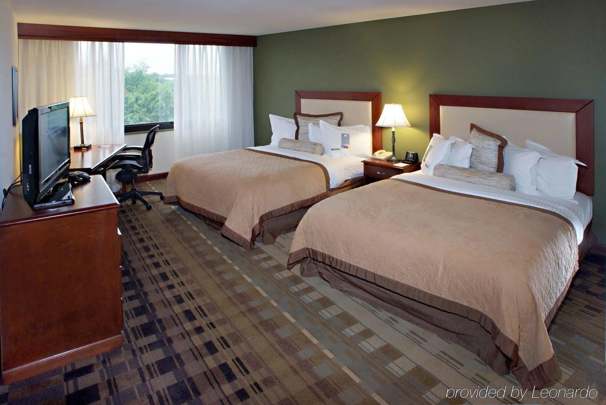 Clarion Hotel & Suites Mount Laurel Buitenkant foto